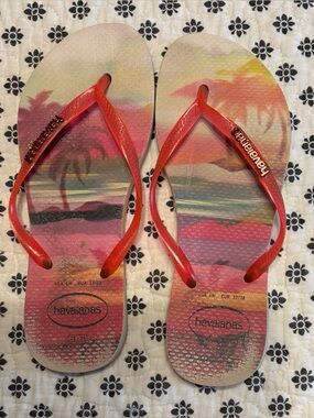 Havaianas Sunset Print Flip Flops - Red Straps Size 6